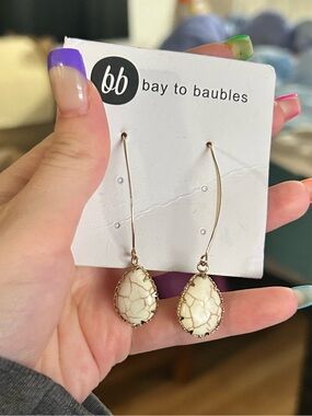 Bay to Baubles Cream Teardrop Threader Dangle Earrings